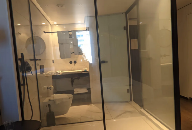 6ec00e59cfa61c0914f28266e0 15+ Hotel Design Choices That Left Guests Dumbfounded / Bright Side
