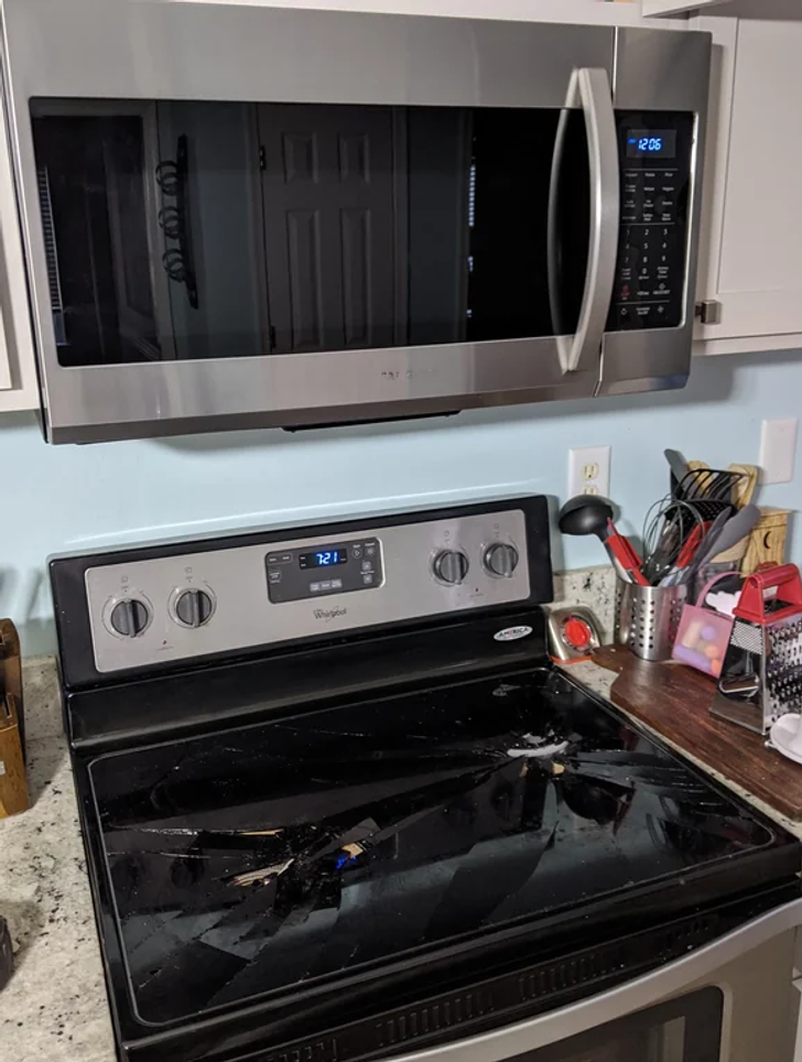 A microwave above an oven.